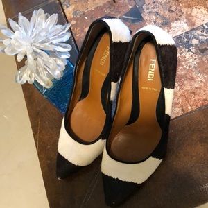 Black/white woman shoe